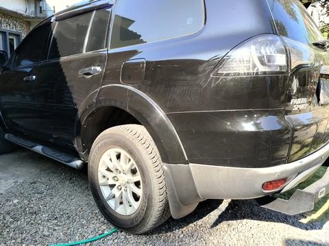 CENTRAL JAVA, INDONESIA - AUG 04, 2026: The rear side view of a black Mitsubishi Stock-Fotos