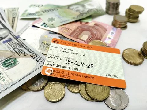 CENTRAL JAVA INDONESIA - AUG 06, 2026: A London Anytime Day Travelcard for Green Stock-Fotos