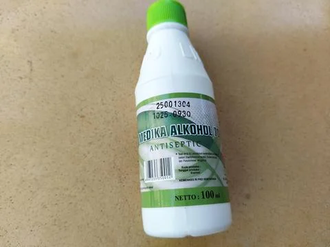 CENTRAL JAVA, INDONESIA - AUG 09, 2026: A bottle of Medika Alkohol 70 percent an 库存照片