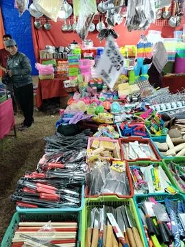 CENTRAL JAVA, INDONESIA - AUG 2, 2026: A traditional night market stall selling  Stock-Fotos