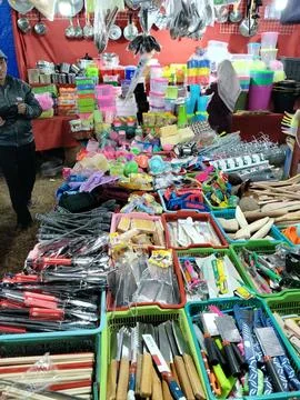 CENTRAL JAVA, INDONESIA - AUG 2, 2026: A traditional night market stall selling  Stock-Fotos