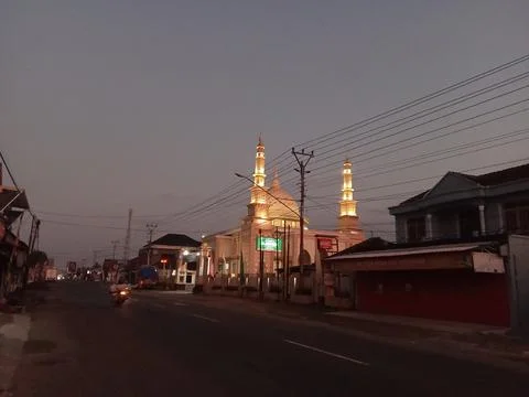 Central Java, Indonesia, August 1, 2025: mosques, shops, houses, and the atmosph Fotos Stock