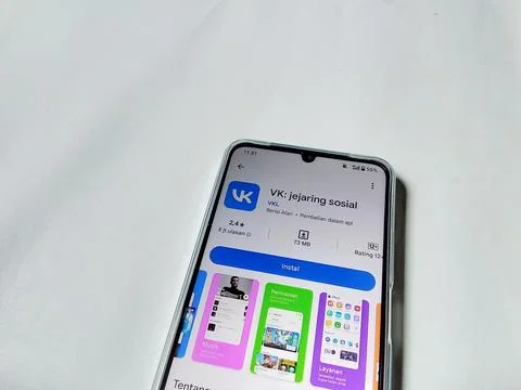 Central Java Indonesia August 14, 2025 Vk social media app on google play. Stockfoto's