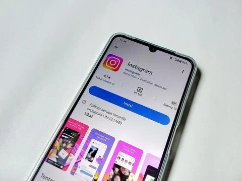 Central Java Indonesia August 14, 2025: Instagram social media on google play. 库存照片
