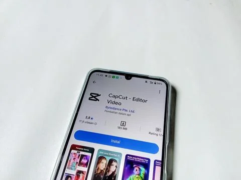Central Java Indonesia August 14, 2025: Capcut app on google play. Фото