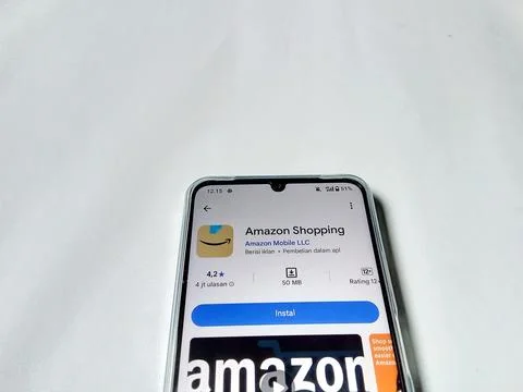 Central Java Indonesia August 14, 2025: Amazon shopping app on google play. 库存照片