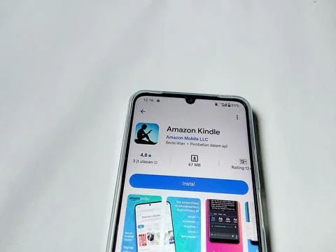Central Java Indonesia August 14, 2025: Amazon kindle app on google play. Fotos de archivo