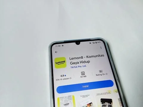 Central Java Indonesia August 14, 2025: Lemon8 app on google play. Stock Photos