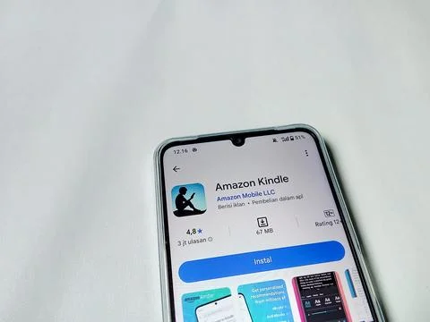 Central Java Indonesia August 14, 2025: Amazon kindle app on google play. Фото