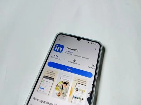 Central Java Indonesia August 14, 2025: Linkedin apps on google play. Stock Photos