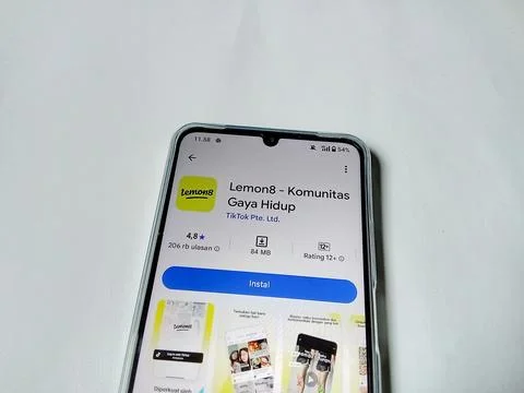Central Java Indonesia August 14, 2025: Lemon8 app on google play. Stock Photos