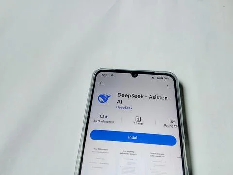 Central Java Indonesia August 14, 2025: Deepseek ai app on google play. Foto stock