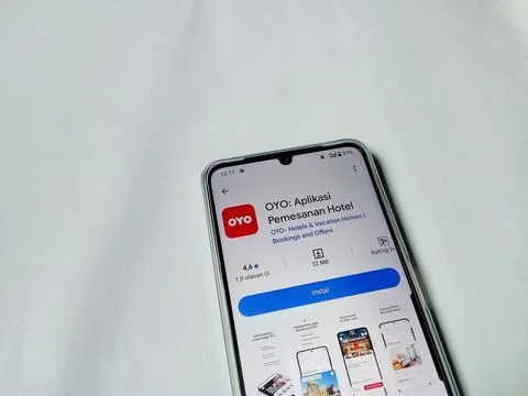 Central Java Indonesia August 14, 2025: Oyo apps on google play. Фото