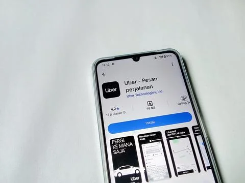 Central Java Indonesia August 14, 2025: Uber app on google play. Фото