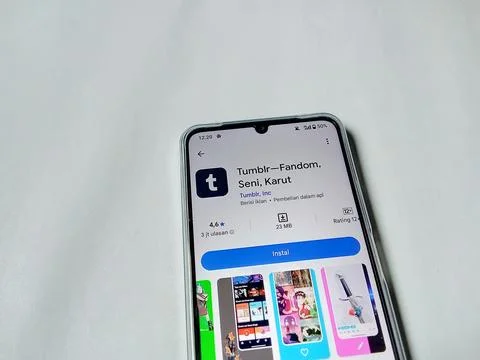 Central Java Indonesia August 14, 2025:  Tumblr social media app on google play. 스톡 사진