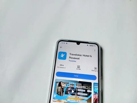 Central Java Indonesia August 14, 2025: Traveloka app on google play. Foto stock