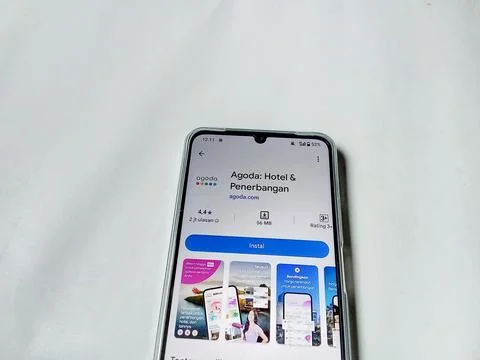 Central Java Indonesia August 14, 2025: Agoda app on google play. Stockfoto's