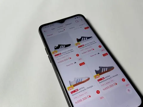 Central Java Indonesia August 14, 2025: fashion outfits in online e-commerce. Фото