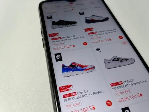 Central Java Indonesia August 14, 2025: fashion outfits in online e-commerce. Фото