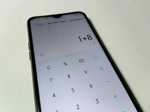 Central Java Indonesia August 14, 2025: calculator application on smartphone. Foto stock