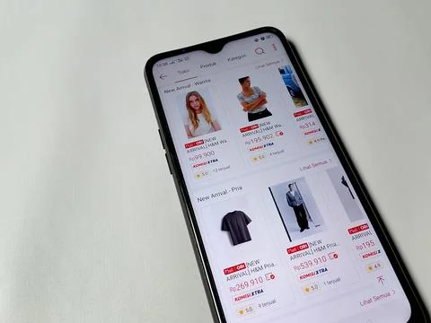 Central Java Indonesia August 14, 2025: fashion outfits in online e-commerce. 库存照片