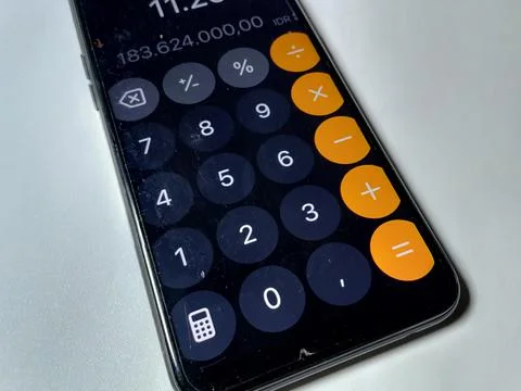 Central Java Indonesia August 14, 2025: calculator application on smartphone. Foto stock