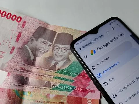 Central Java Indonesia August 14, 2025: google adsense make money online  Фото