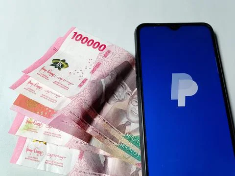Central Java Indonesia August 14, 2025: Paypal application on mobile devices. Фото