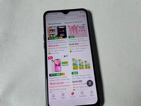 Central Java Indonesia August 25, 2025: Smartphone screen display, e-commerce  Stock Photos