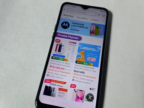 Central Java Indonesia August 25, 2025: Smartphone screen display, e-commerce Photos