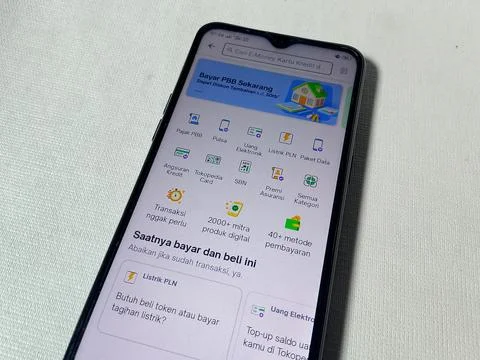 Central Java Indonesia August 25, 2025: Smartphone screen display, e-commerce  Stock Photos