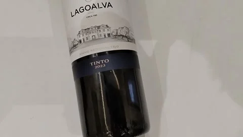 Central Java Indonesia August 6 2026: A bottle of Lagoalva Tinto 2023, a regiona Video stock 343549402