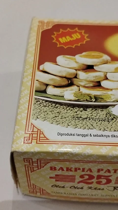 Central Java, Indonesia, August 6, 2026: A box of Bakpia Pathok 25—a famous  Video stock 343549419