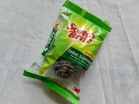 Central Java Indonesia December 11, 2022: Scotch Brite, stainless coir Фото