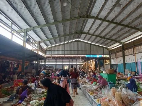 Central Java, Indonesia, December 13, 2025: The atmosphere of buying and selling Фото