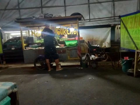 Central Java Indonesia December 29, 2025: fried rice seller, street food at nigh Stock Photos