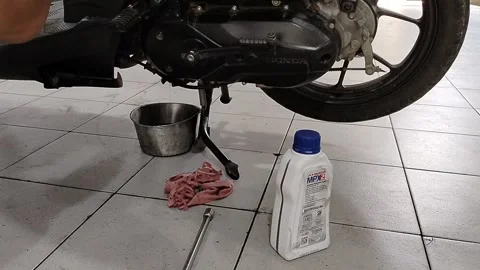 Central Java, Indonesia, February 13, 2026: The process of changing the engine  스톡 동영상 329466432