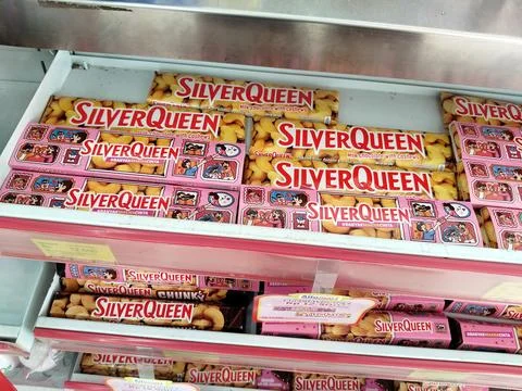 Central Java Indonesia February 13, 2026: SilverQueen Chocolate is a popular cho Foto stock