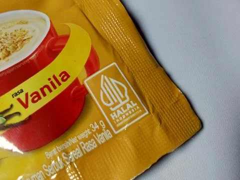 Central Java Indonesia February 15, 2025: halal logo on packaging. Foto stock