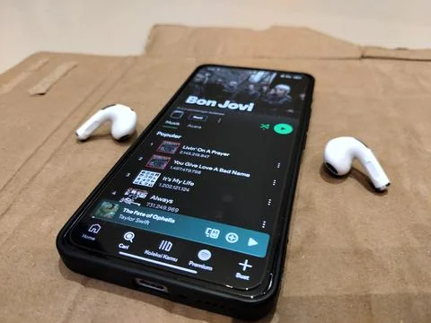 Central Java Indonesia February 2, 2026: Spotify application display, Bon Jovi  Foto stock