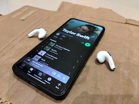 Central Java Indonesia February 2, 2026: Spotify streaming application, Taylor  Фото