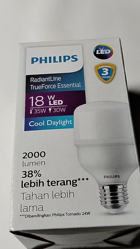 Central Java Indonesia February 21, 2026: Philips RadiantLine packaging  스톡 동영상 329774520