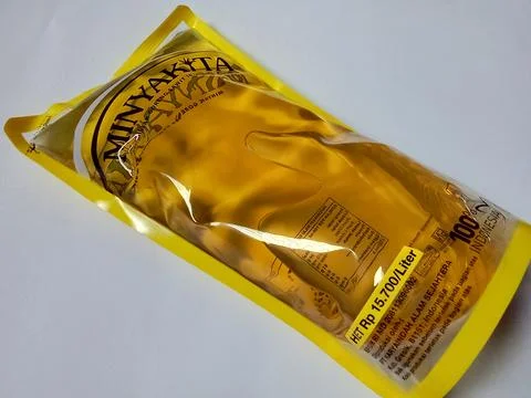 Central Java Indonesia January 2 2025: Minyakita cooking oil Фото