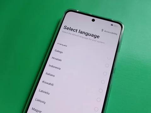 Central Java, Indonesia, January 2, 2026: select language, new smartphone screen Fotos de archivo