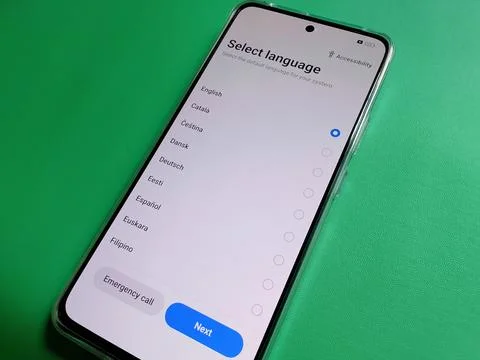 Central Java, Indonesia, January 2, 2026: select language, new smartphone screen Stockfoto's