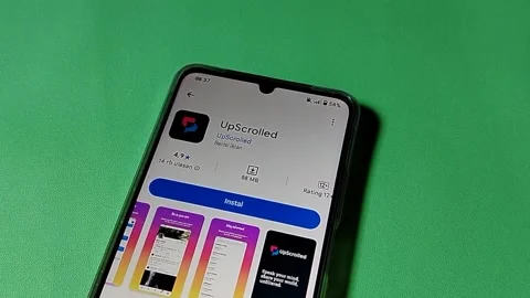 Central Java, Indonesia, January 31, 2026: UpScrolled  Stock Footage 327944201