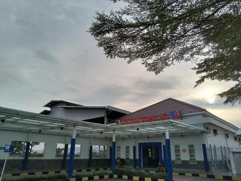 Central Java, Indonesia January 7, 2026: Gombong Station (GB) is a strategic  Stockfoto's