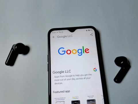 Central Java Indonesia July 23, 2025: Google LLC page on play store. Stock-Fotos