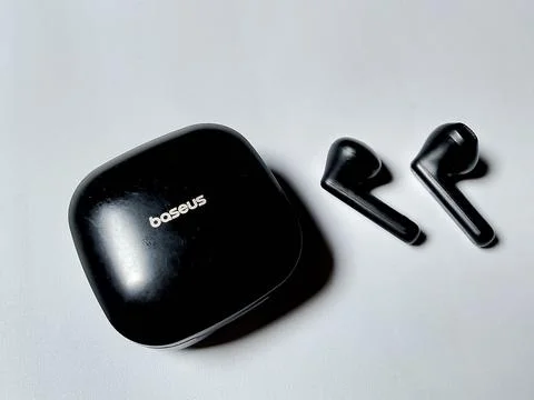 Central Java Indonesia July 23, 2025: Baseus Bowie E16 True Wireless stereo Foto stock