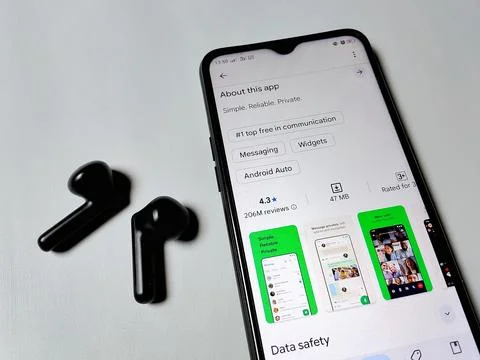 Central Java Indonesia July 23, 2025: WhatsApp application on play store. 库存照片